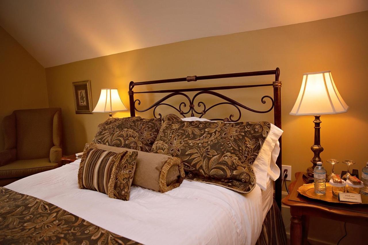 The Woodview Inn Gananoque Buitenkant foto