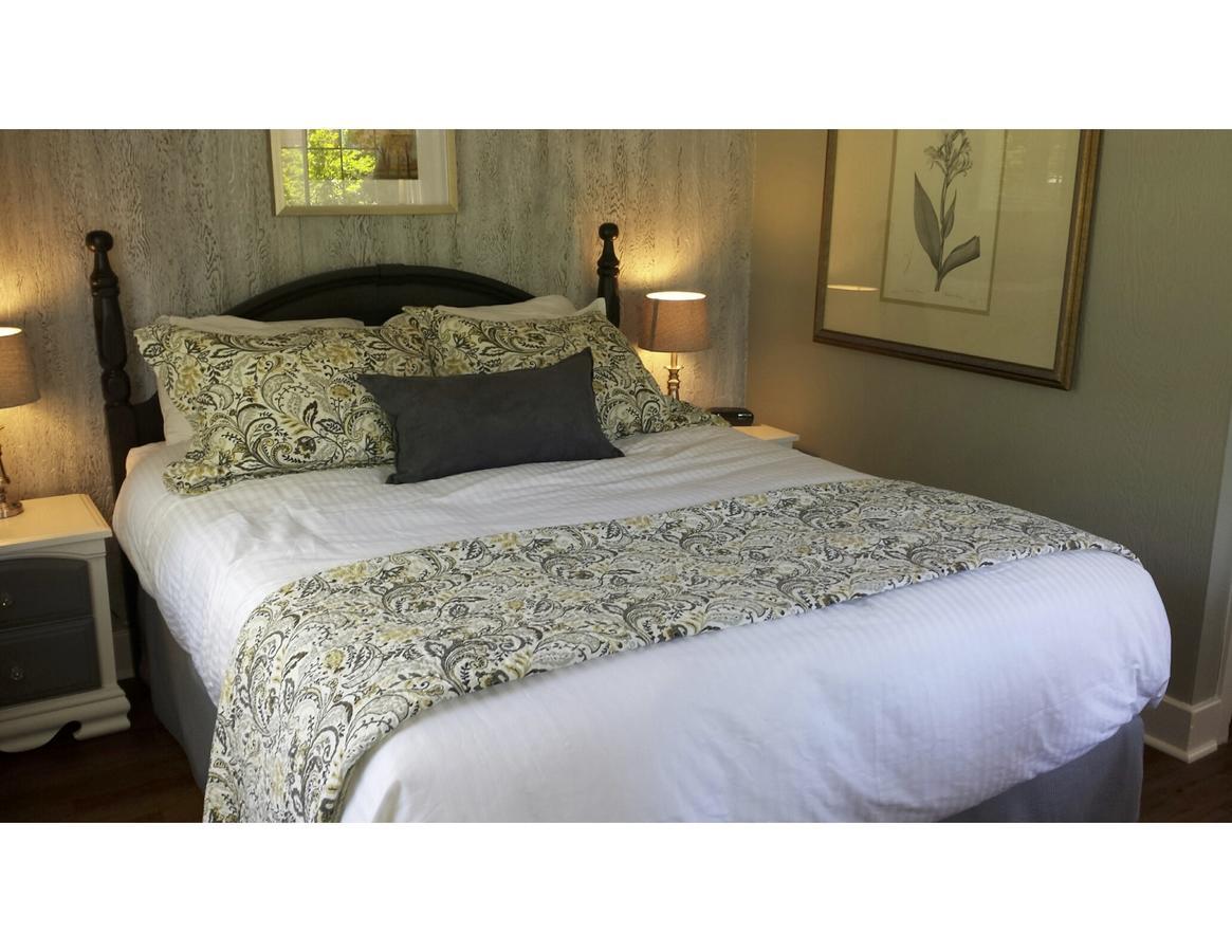 The Woodview Inn Gananoque Buitenkant foto