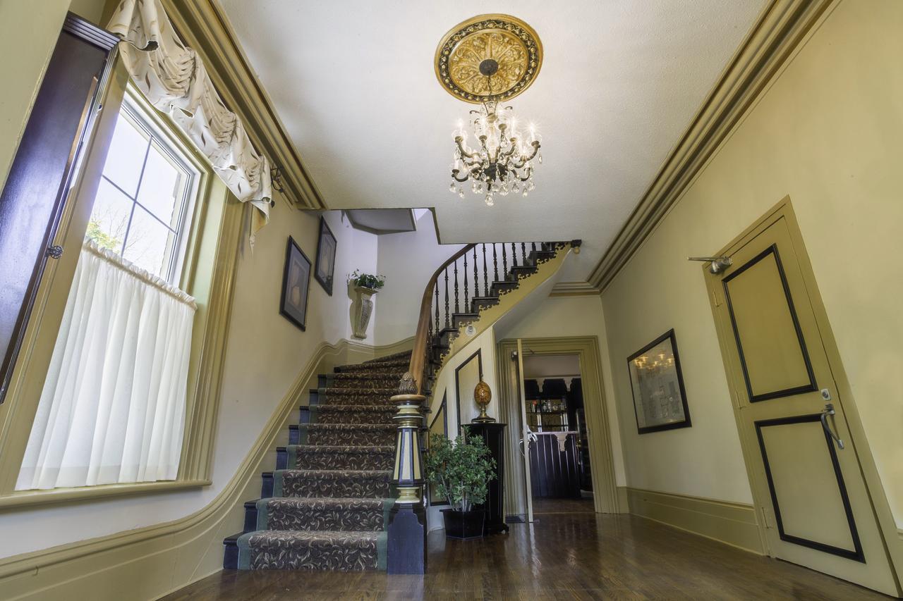 The Woodview Inn Gananoque Buitenkant foto