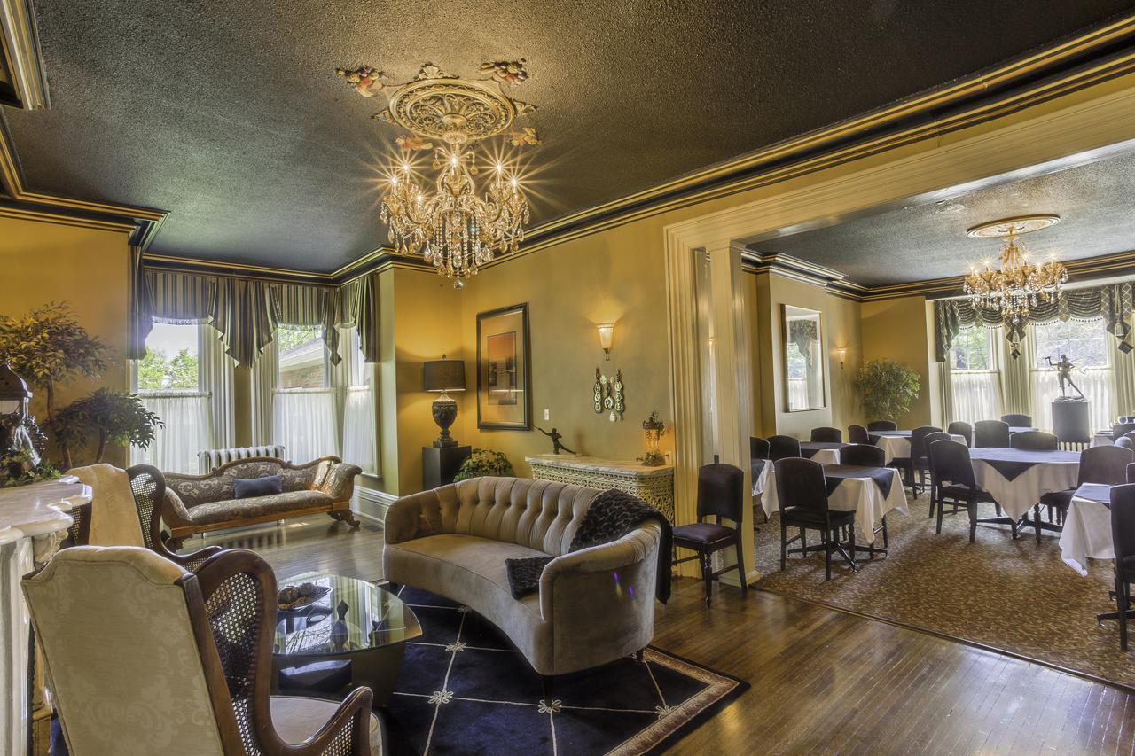 The Woodview Inn Gananoque Buitenkant foto