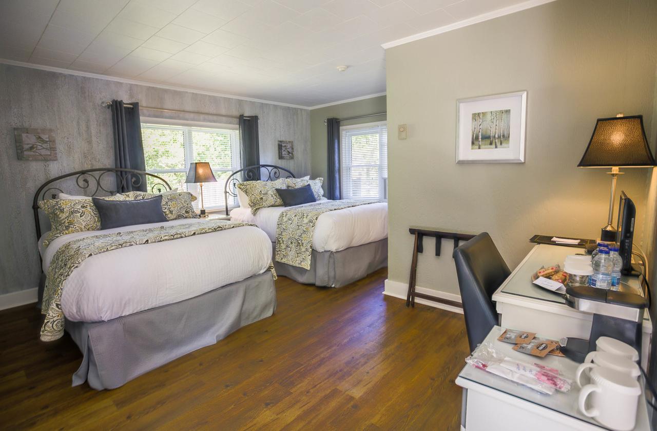 The Woodview Inn Gananoque Buitenkant foto